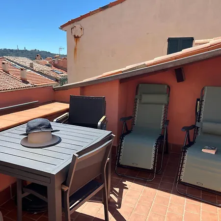 Apartamento Authentic Old Duplex With Seaview Terrace Antibes