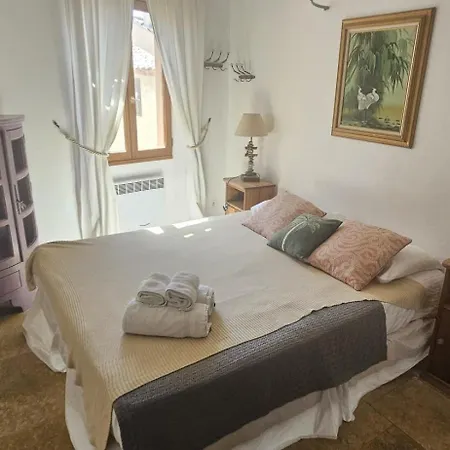 Lejlighed Authentic Old Duplex With Seaview Terrace