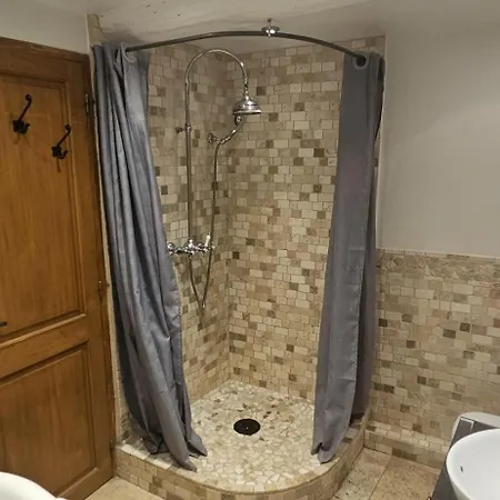 Authentic Old Duplex With Seaview Terrace Apartamento